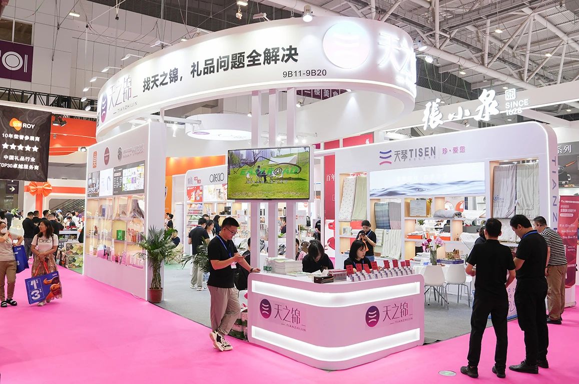 直击|多彩联盟携新品首发，引“爆”2024丽江礼物展
